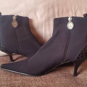 Donald Pliner Lola ankle booties